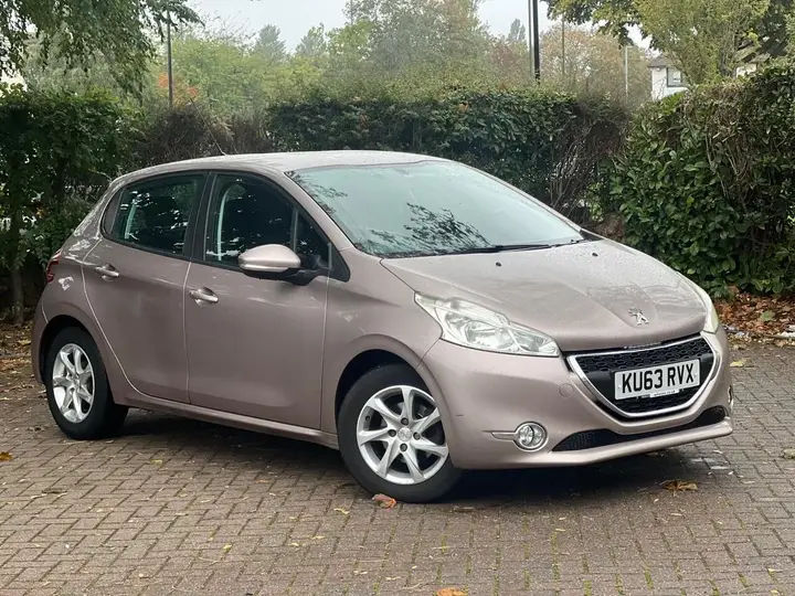 Peugeot 208 2013 photo 3