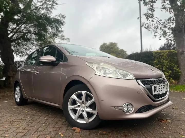 Peugeot 208 2013 photo 4