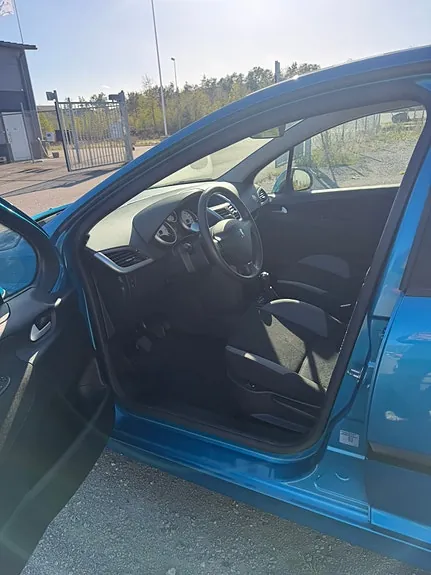 Peugeot 207 2008 photo 4