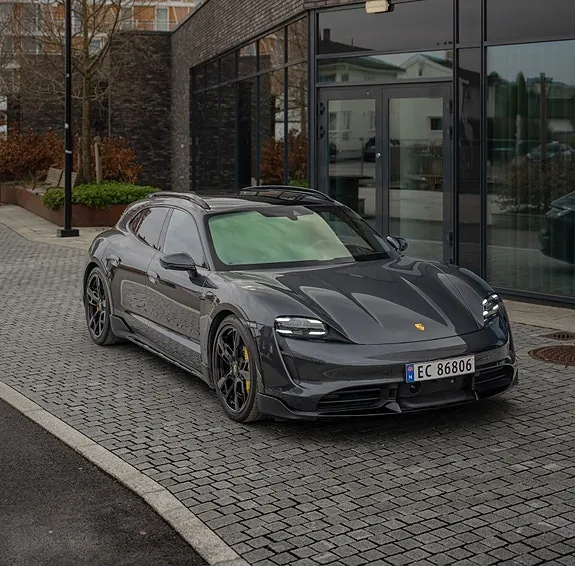 Porsche Taycan Turbo S 2021 photo 2
