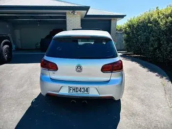 Volkswagen Golf 2010 photo 5