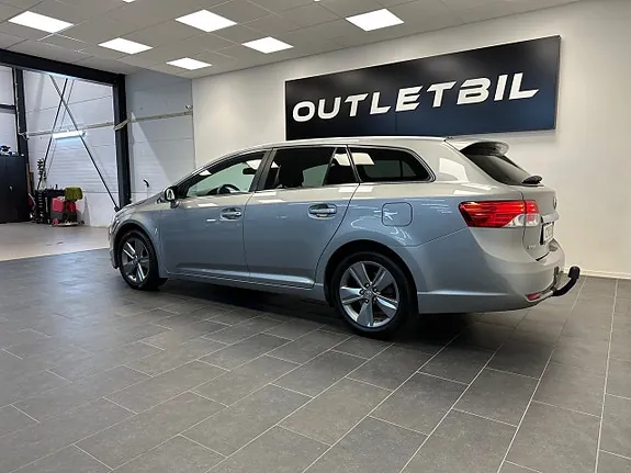 Toyota Avensis 2015 photo 4