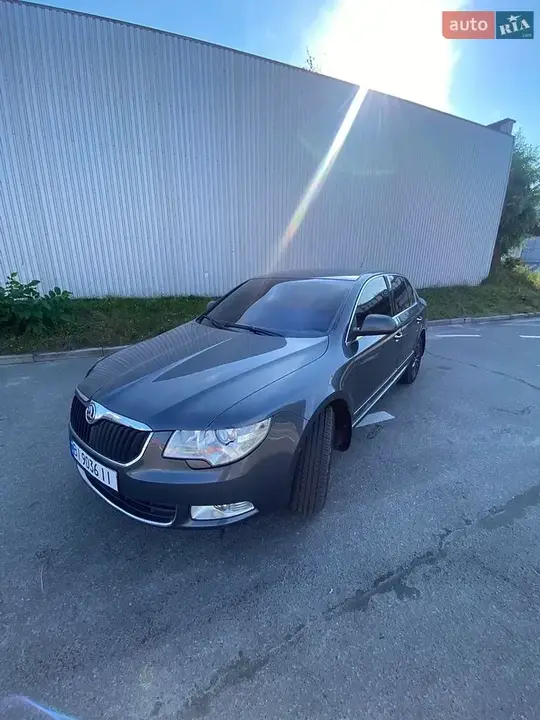 Skoda Superb 2009 photo 2