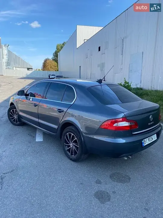 Skoda Superb 2009 photo 4