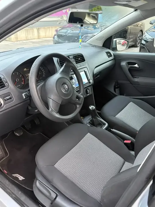 Volkswagen Polo 2010 photo 3