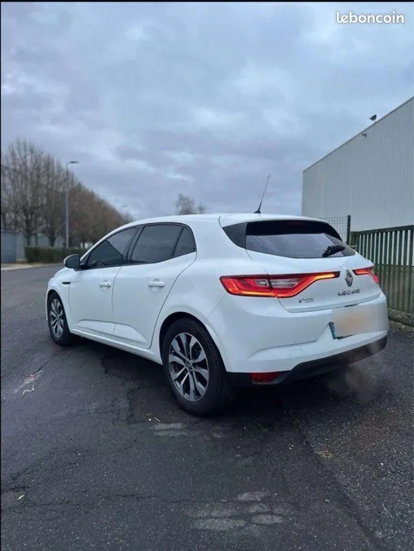 Renault Megane 2017 photo 2