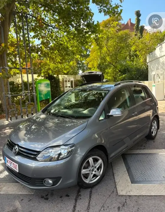 Volkswagen Golf 2010 photo 2