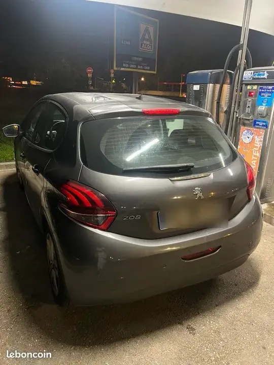 Peugeot 208 2019 photo 2