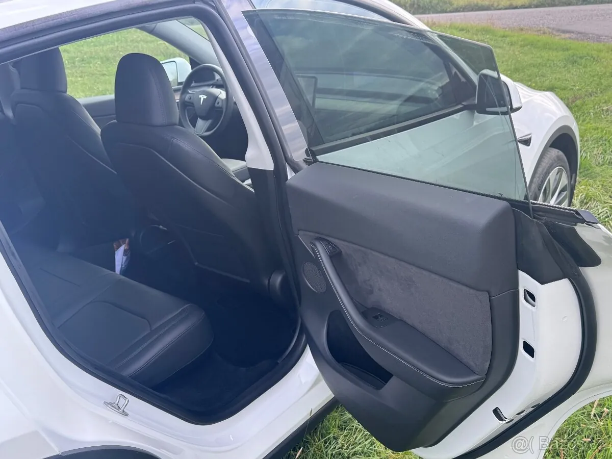 Tesla Model Y 2023 photo 5