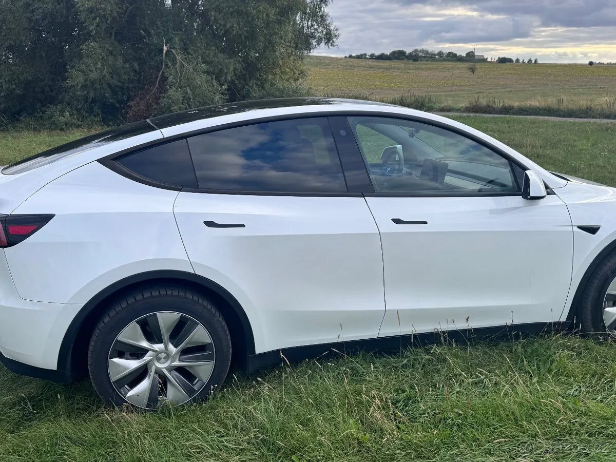 Tesla Model Y 2023 photo 3