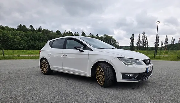 Seat Leon 2014 photo 2