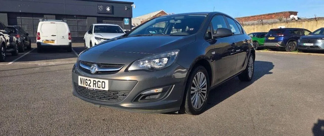 Vauxhall Astra 2013 photo 4