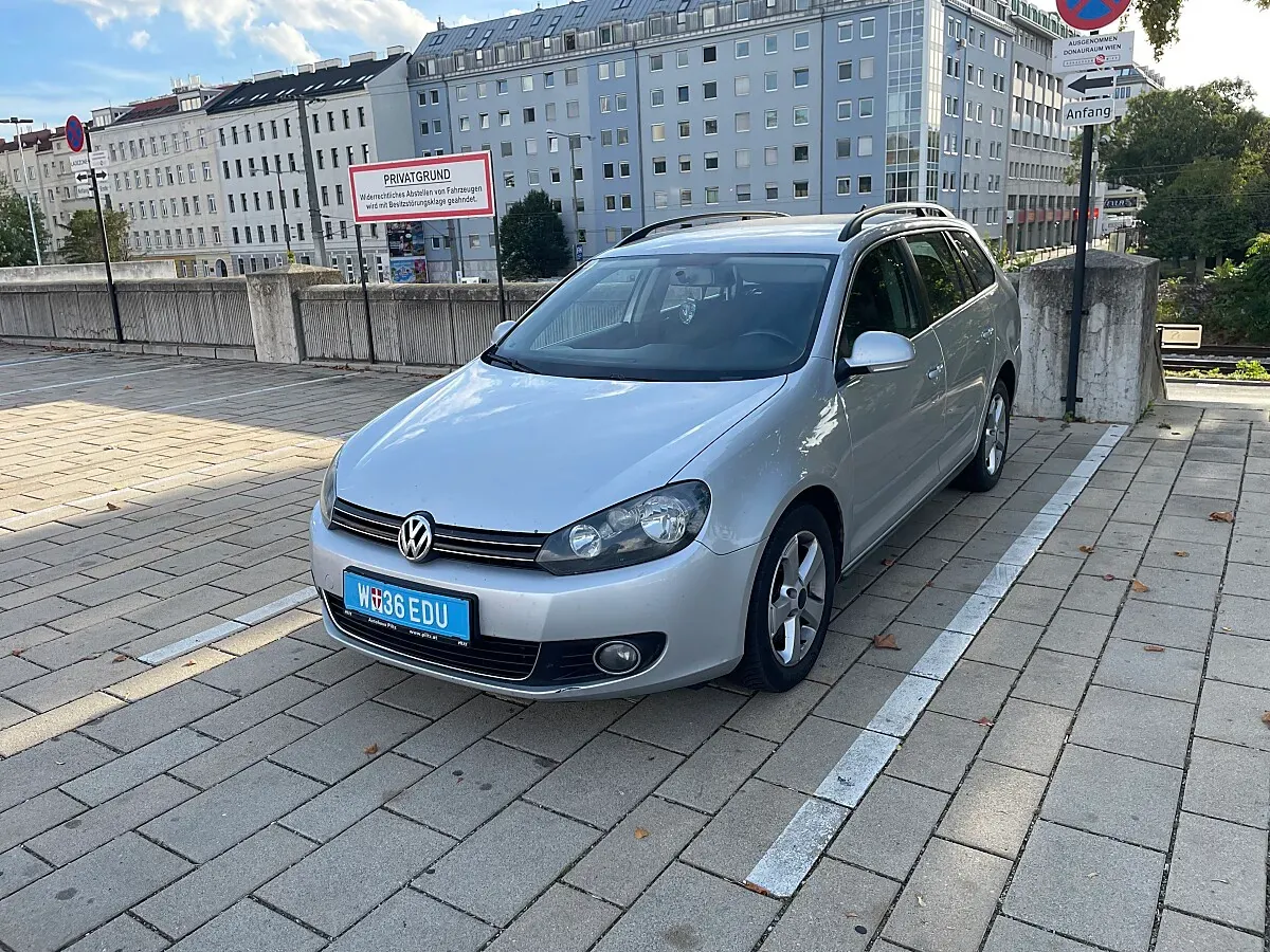 Volkswagen Golf 2010 photo 2