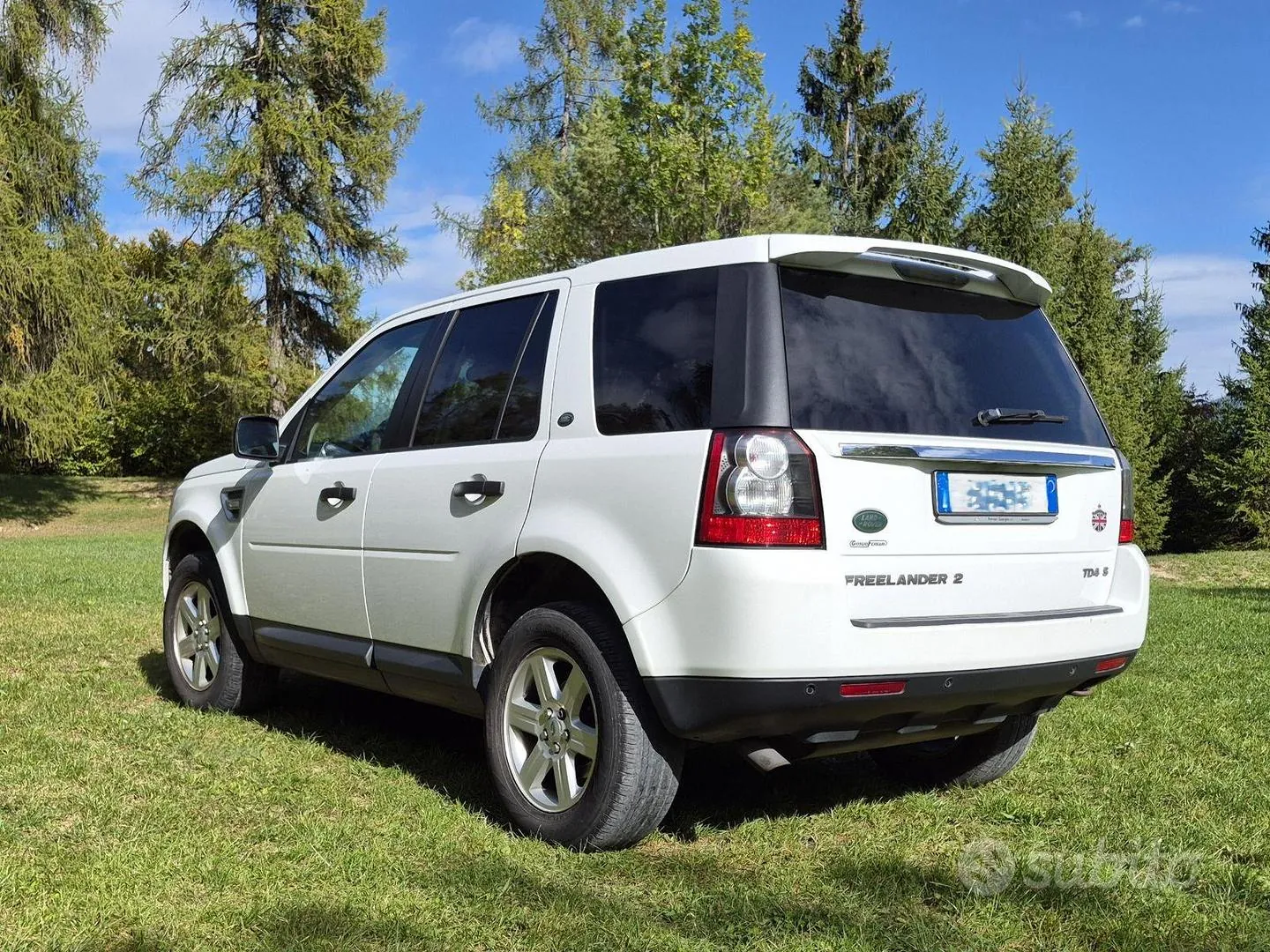 Land Rover Freelander 2011 photo 2