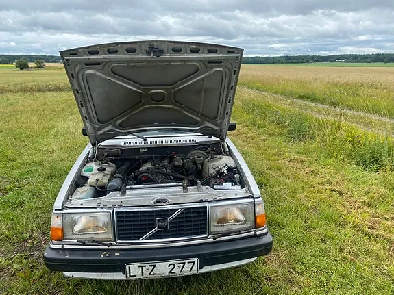 Volvo 240 1984 photo 2