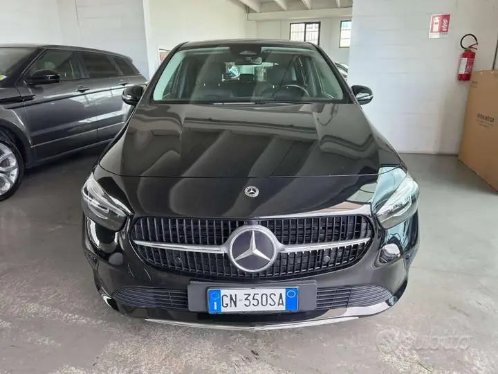 Mercedes-Benz B 180 2023 photo 2