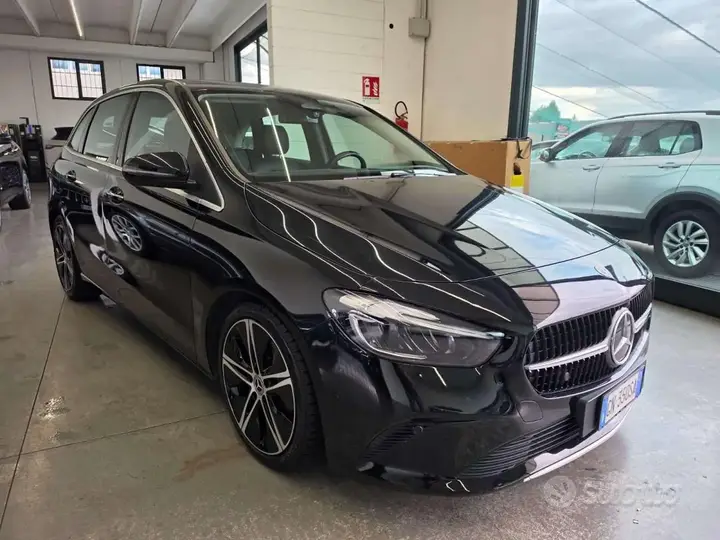 Mercedes-Benz B 180