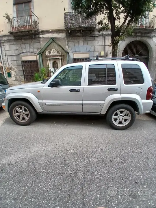 Jeep Cherokee 2005 photo 4