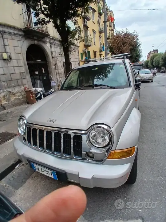 Jeep Cherokee 2005 photo 3