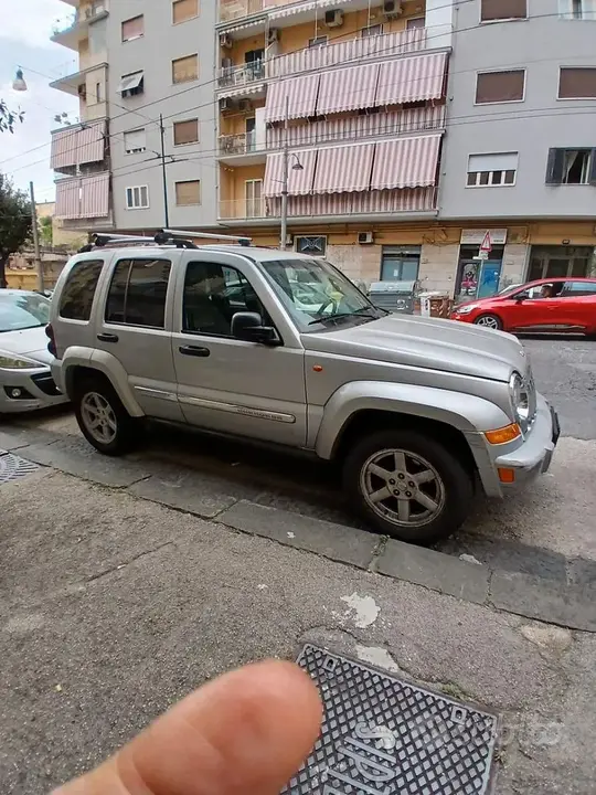 Jeep Cherokee 2005 photo 2