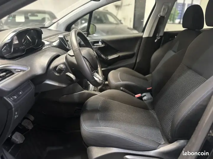 Peugeot 208 2019 photo 5