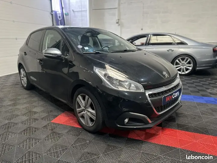 Peugeot 208 2019 photo 3