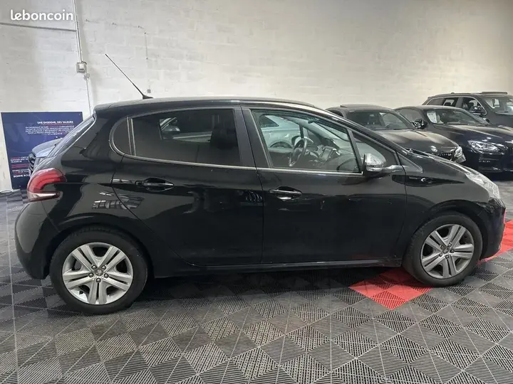 Peugeot 208 2019 photo 4