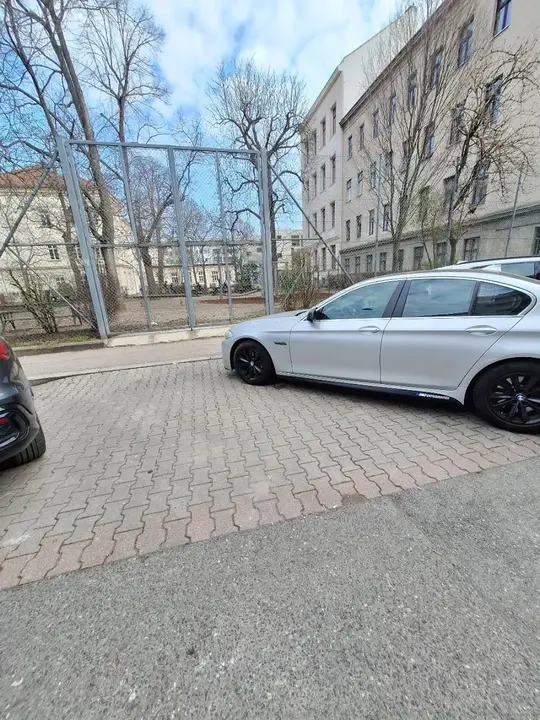 BMW 5 Series 2010 photo 3