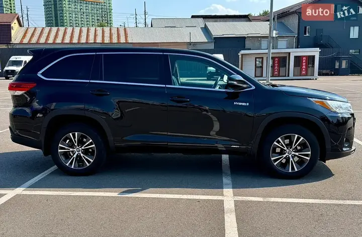 Toyota Highlander 2017 photo 3