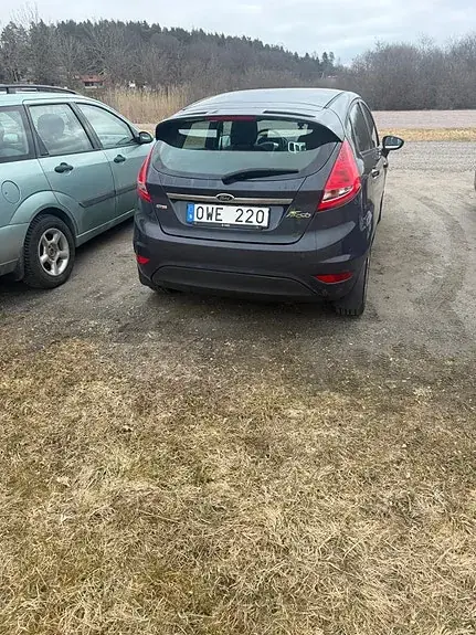 Ford Fiesta 2011 photo 2