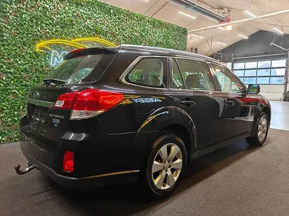 Subaru Outback 2010 photo 4