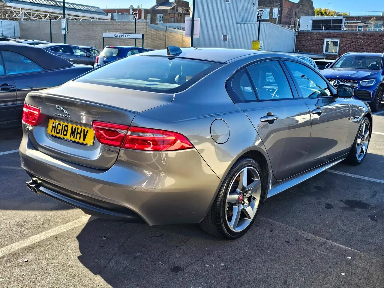 Jaguar Xe 2018 photo 5