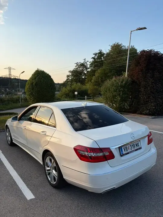 Mercedes-Benz E-Class 2012 photo 3