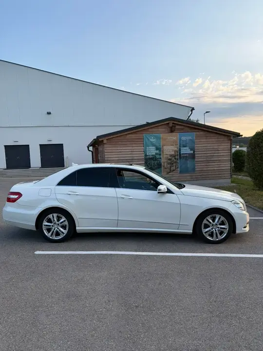 Mercedes-Benz E-Class 2012 photo 2