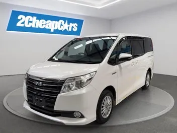 Toyota Noah 2014 photo 2