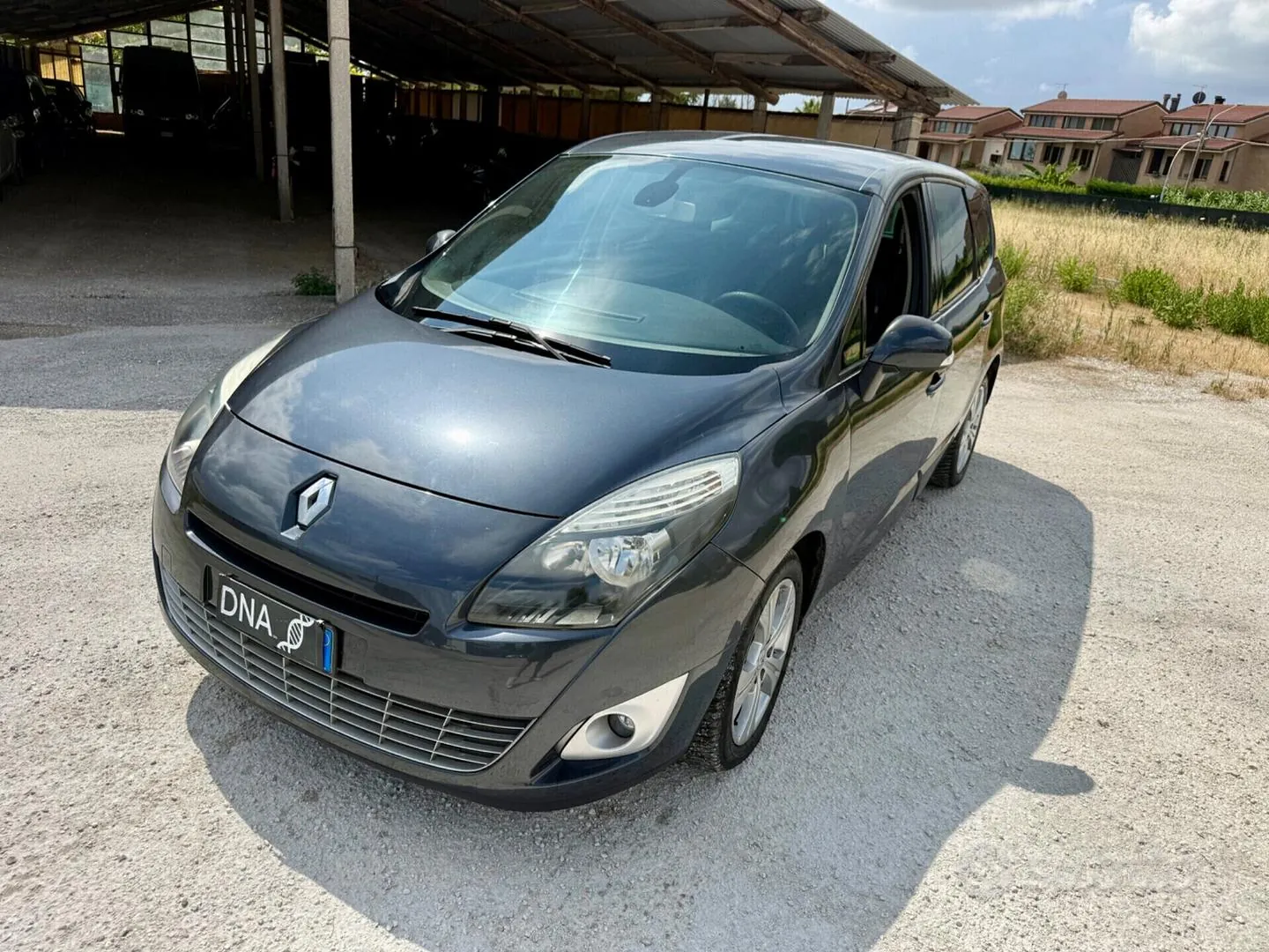 Renault Scenic 2011 photo 3
