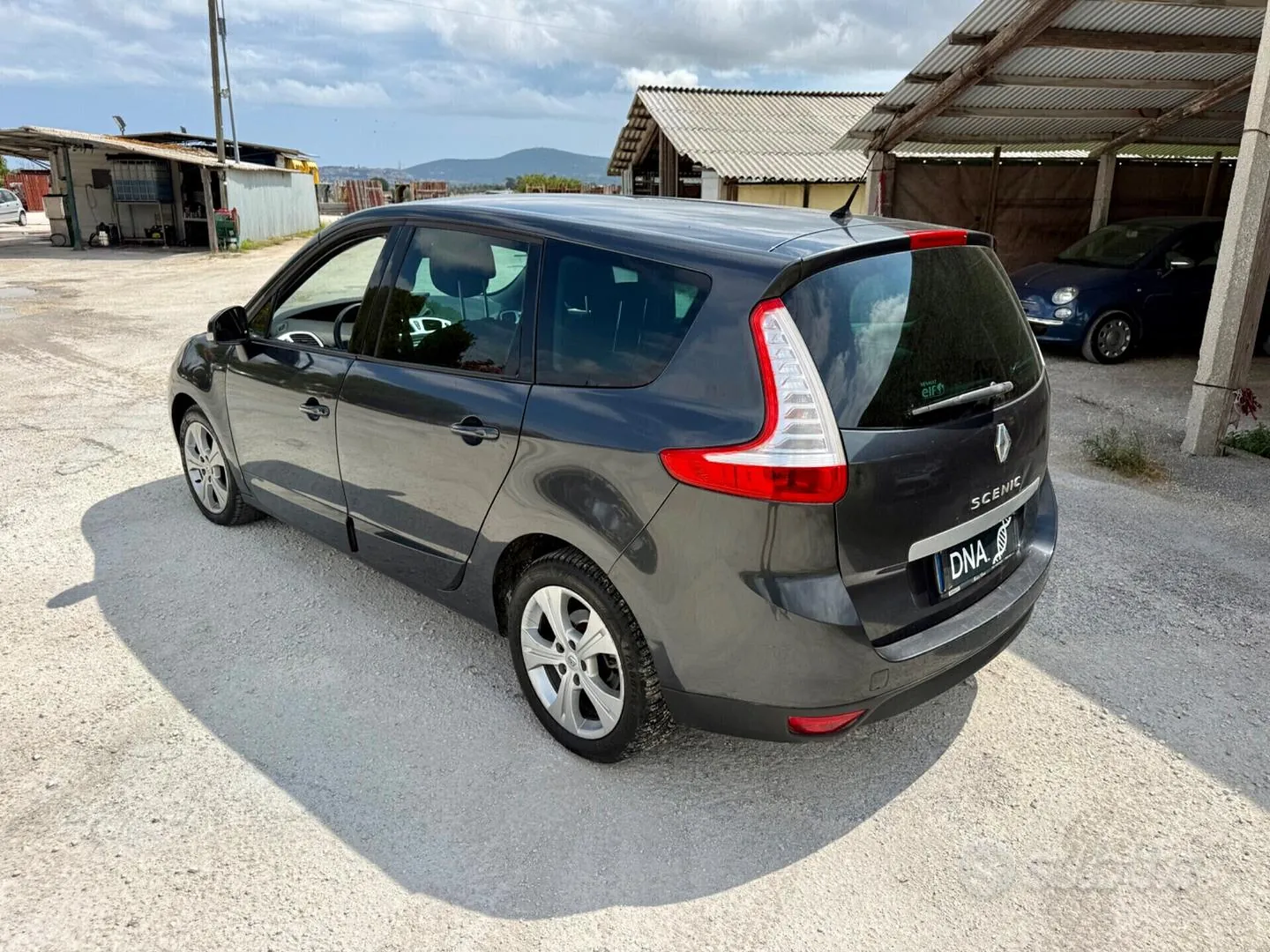 Renault Scenic 2011 photo 5