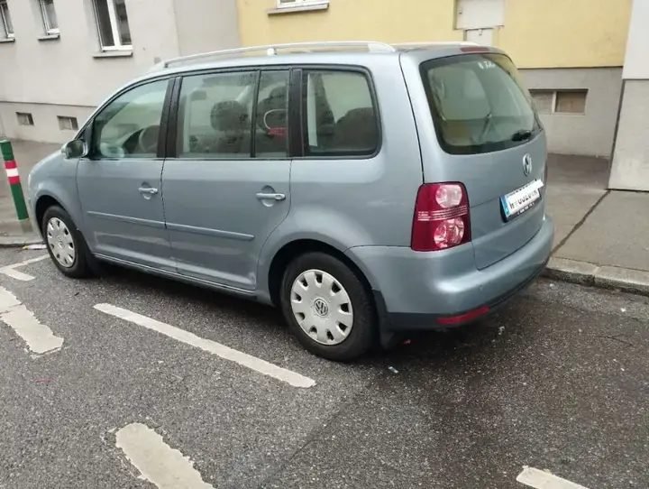 Volkswagen Touran 2007 photo 3