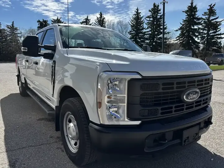Ford F-350 Super Duty 2026 photo 3