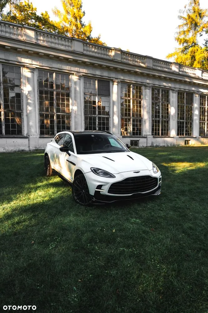 Aston Martin Dbx707