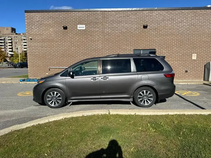 Toyota Sienna 2020 photo 3