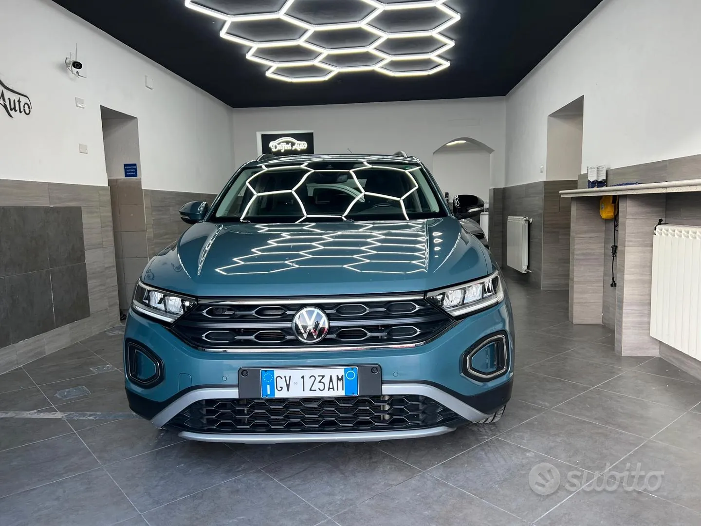 Volkswagen T-Roc 2024 photo 2