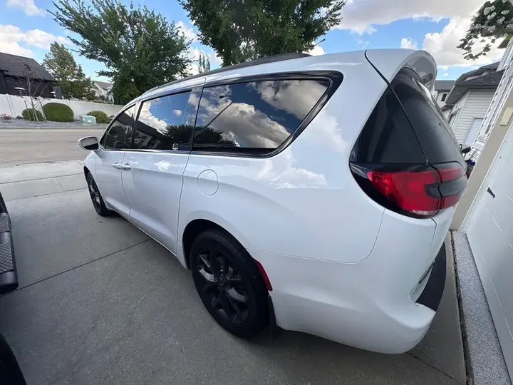 Chrysler Pacifica 2022 photo 3