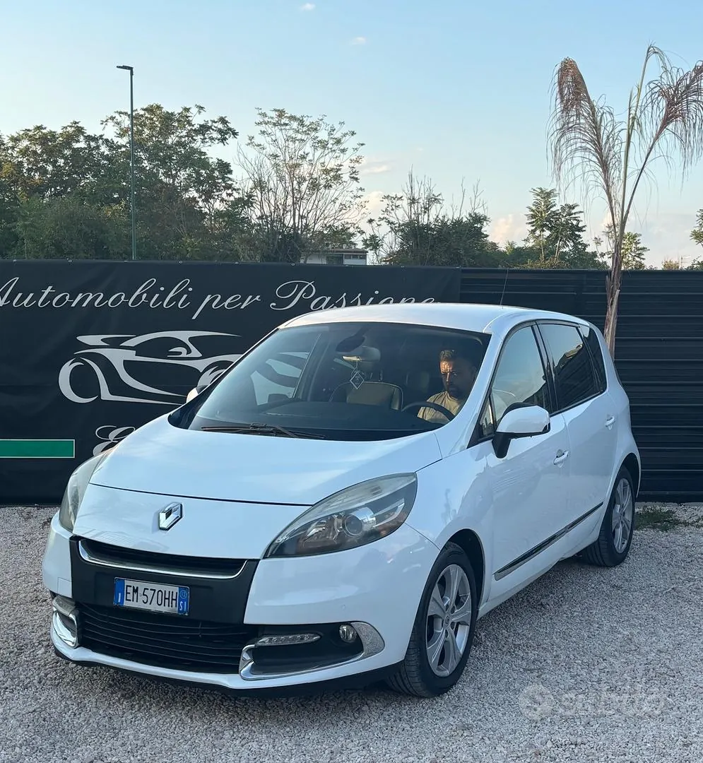 Renault Scenic 2013 photo 2