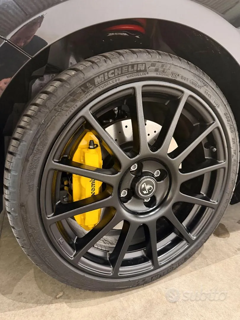 Abarth 695 Competizione 2024 photo 4