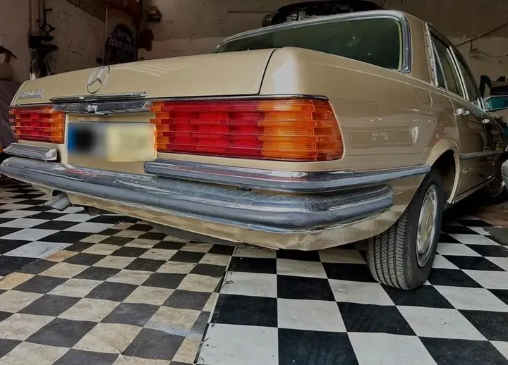Mercedes-Benz W116