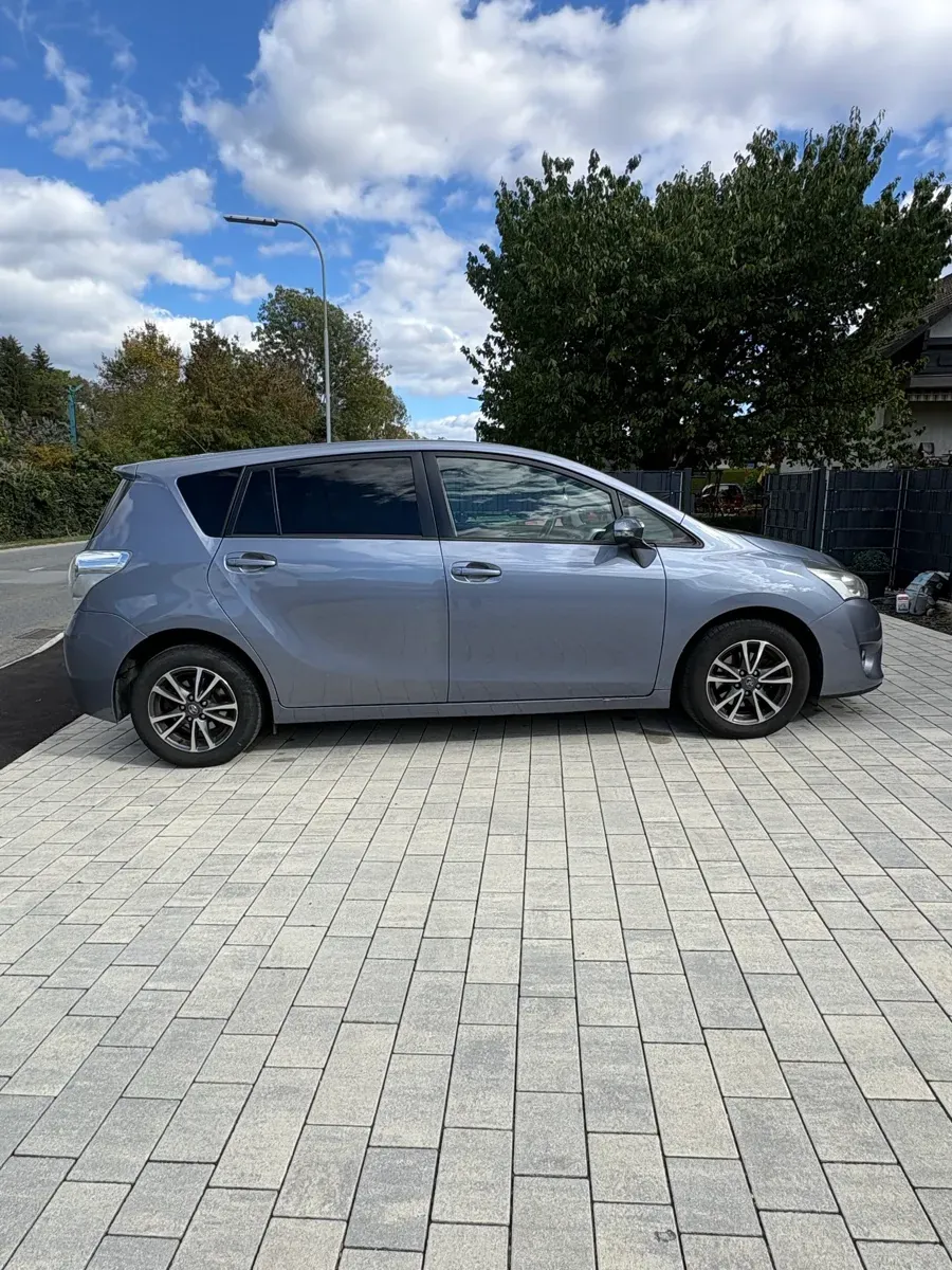 Toyota Verso 2013 photo 3