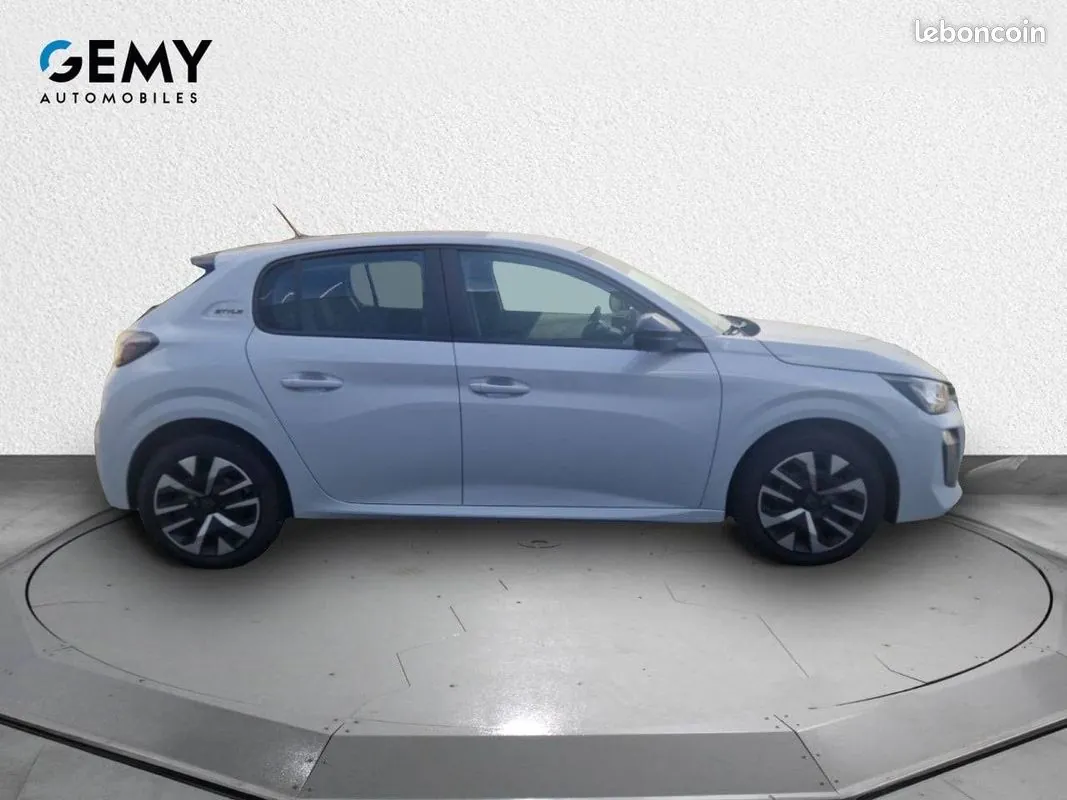 Peugeot 208 2025 photo 4