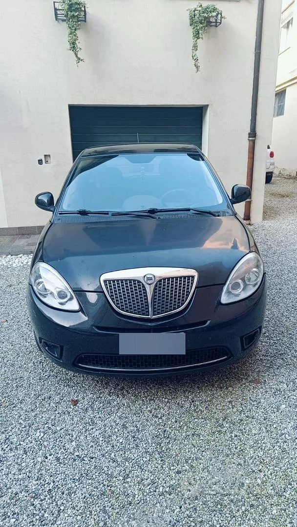 Lancia Ypsilon 2011 photo 2