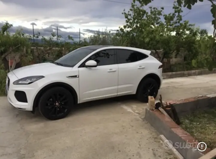 Jaguar E-Pace 2019 photo 5